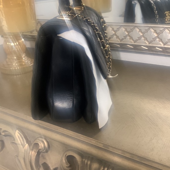 100% authentic Chanel lamb skin quilted medium trendy cc black bag! - Picture 6 of 9